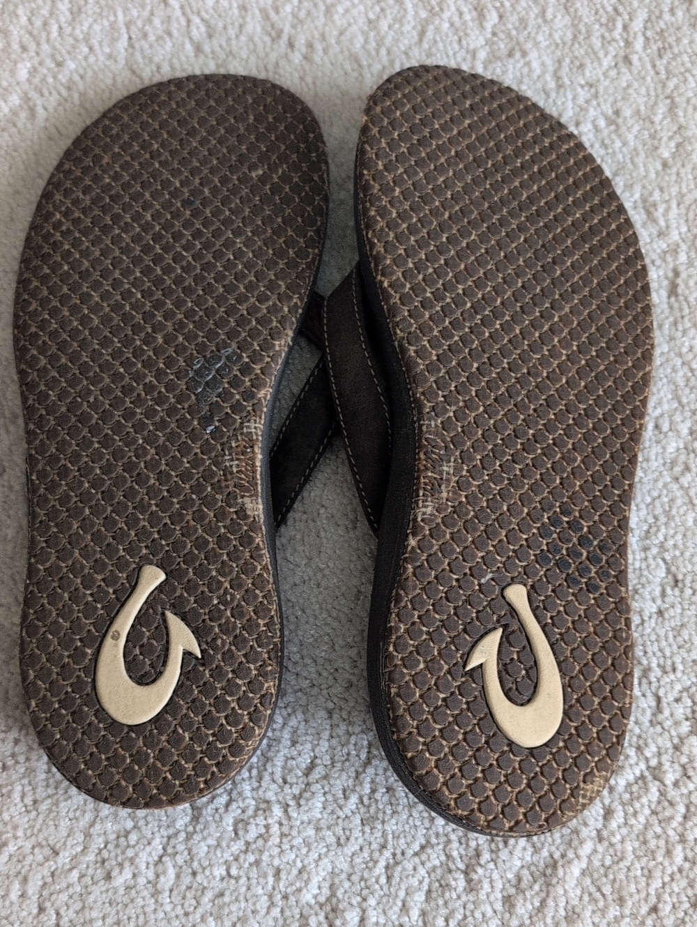 OluKai Women's Brown Paniolo Premium Leather Embossed Thong Sandals Size 8 - Picture 4 of 7